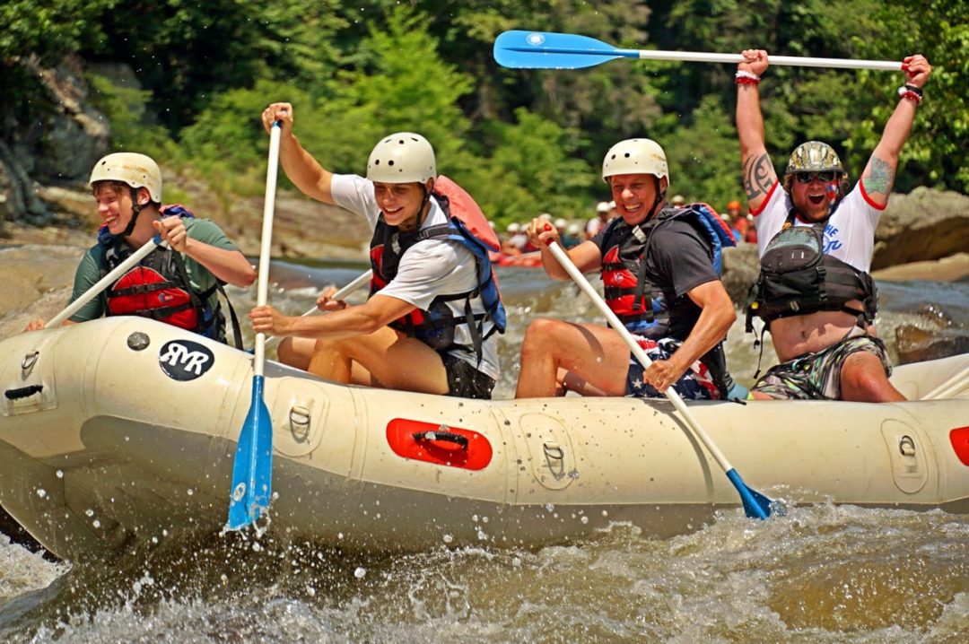 Usa Rafting Guide: Floating the Nolichucky River (Tubing) • Take Me to Travel Now