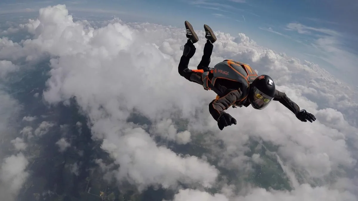 Man skydiving with clouds and mountains in background in greeneville tn 
