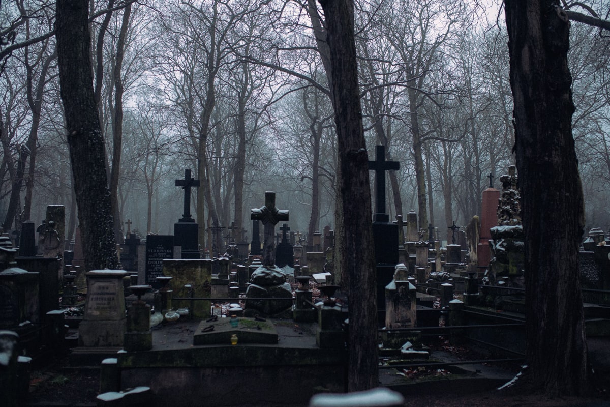 A haunted cemetery free image