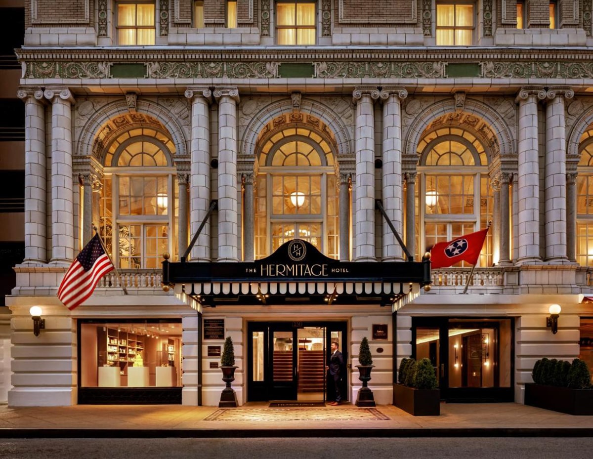 exterior of the hermitage hotel in nashville tn