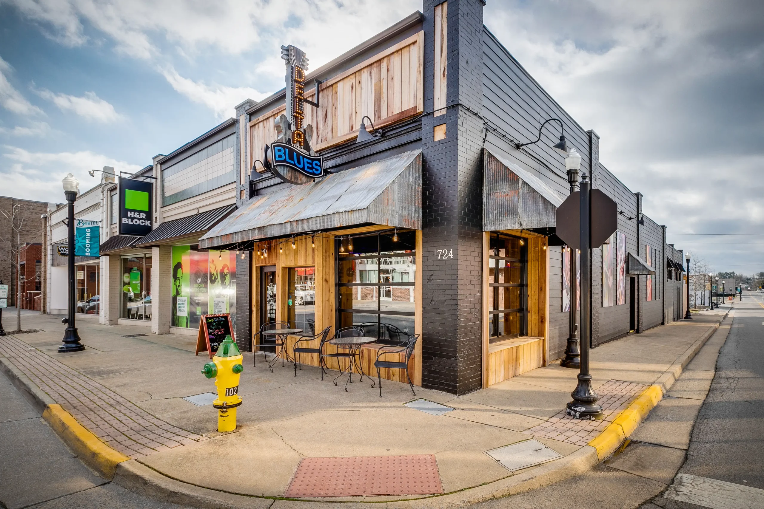 delta blues BBQ joint in downtown bristol tn-va