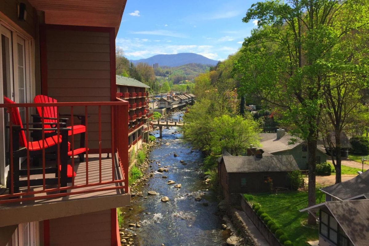 Baymont Inn overlooking the river with private balconies