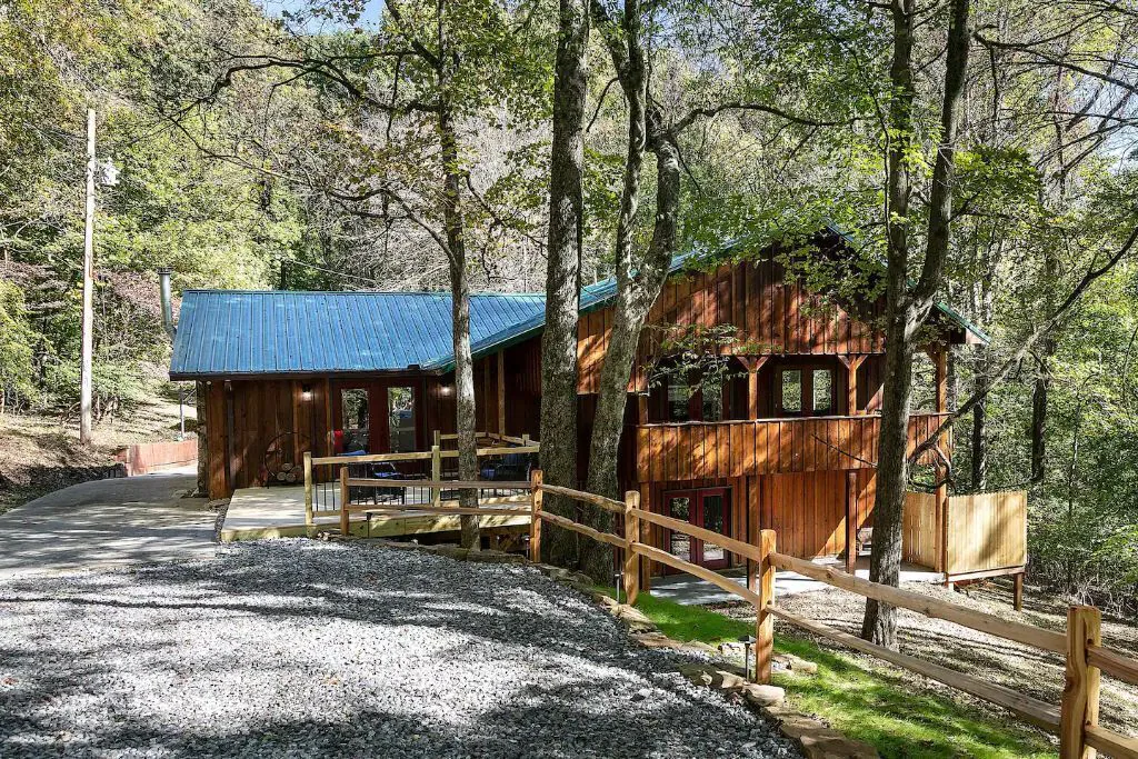 The exterior of a wooden cabin for rent on VRBO in Knoxville, Tennessee.