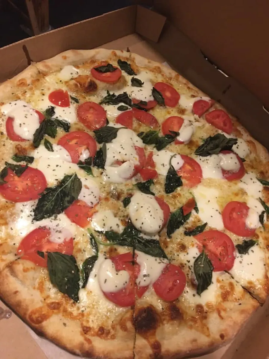 Margherita pizza from Bella Vita Italian restaurant in Johnson City TN 