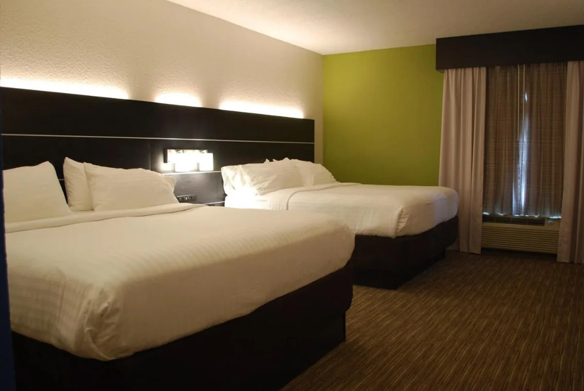 two queen plush beds at holiday inn express in kingsport tn 