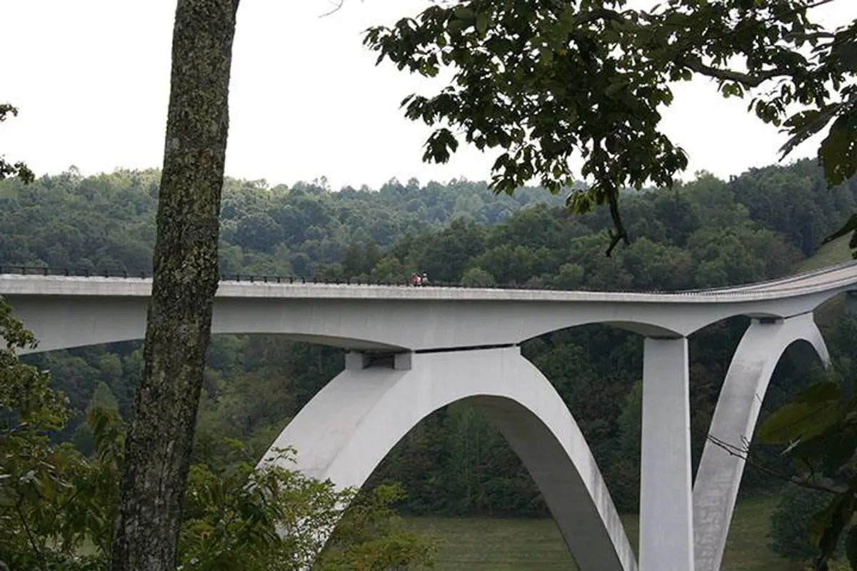 natchez trace parkway bridge in franklin tn 