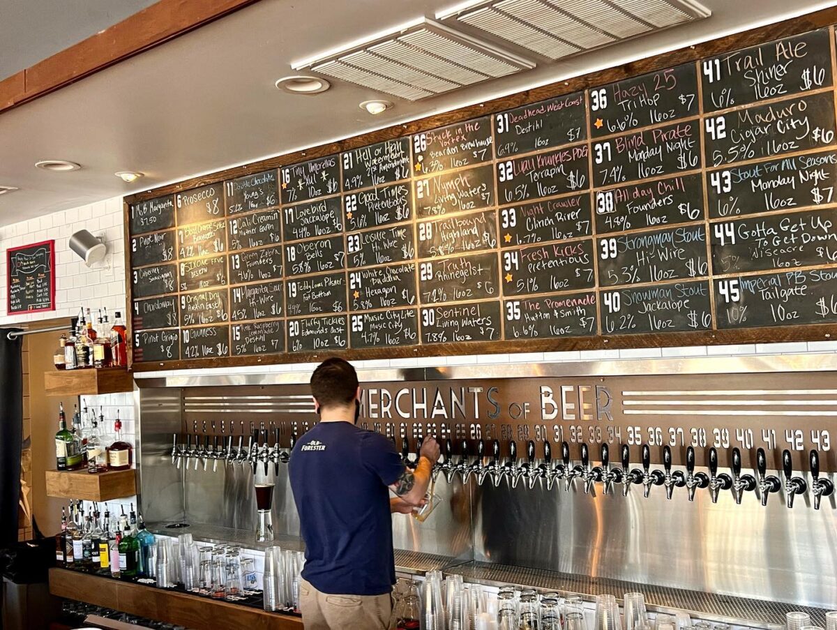 11 Best Bars in Knoxville for Drinks, Music, & Nightlife