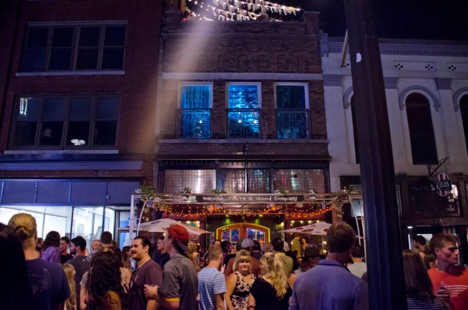 11 Best Bars in Knoxville for Drinks, Music, & Nightlife