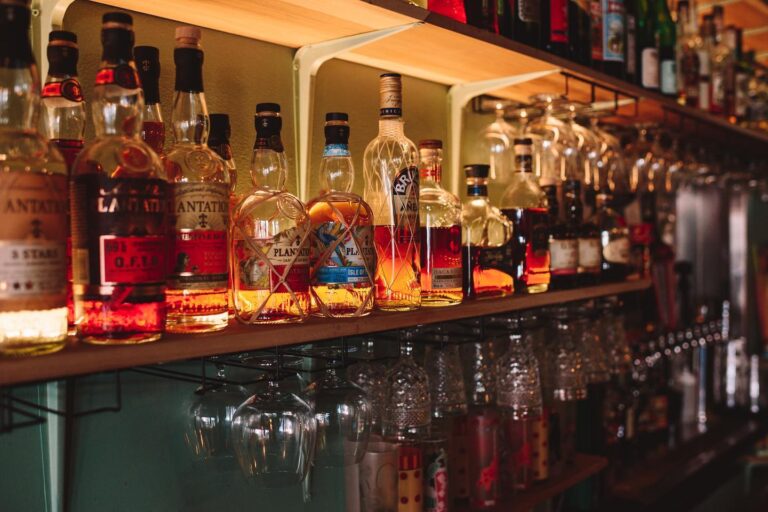 11 Best Bars in Knoxville for Drinks, Music, & Nightlife