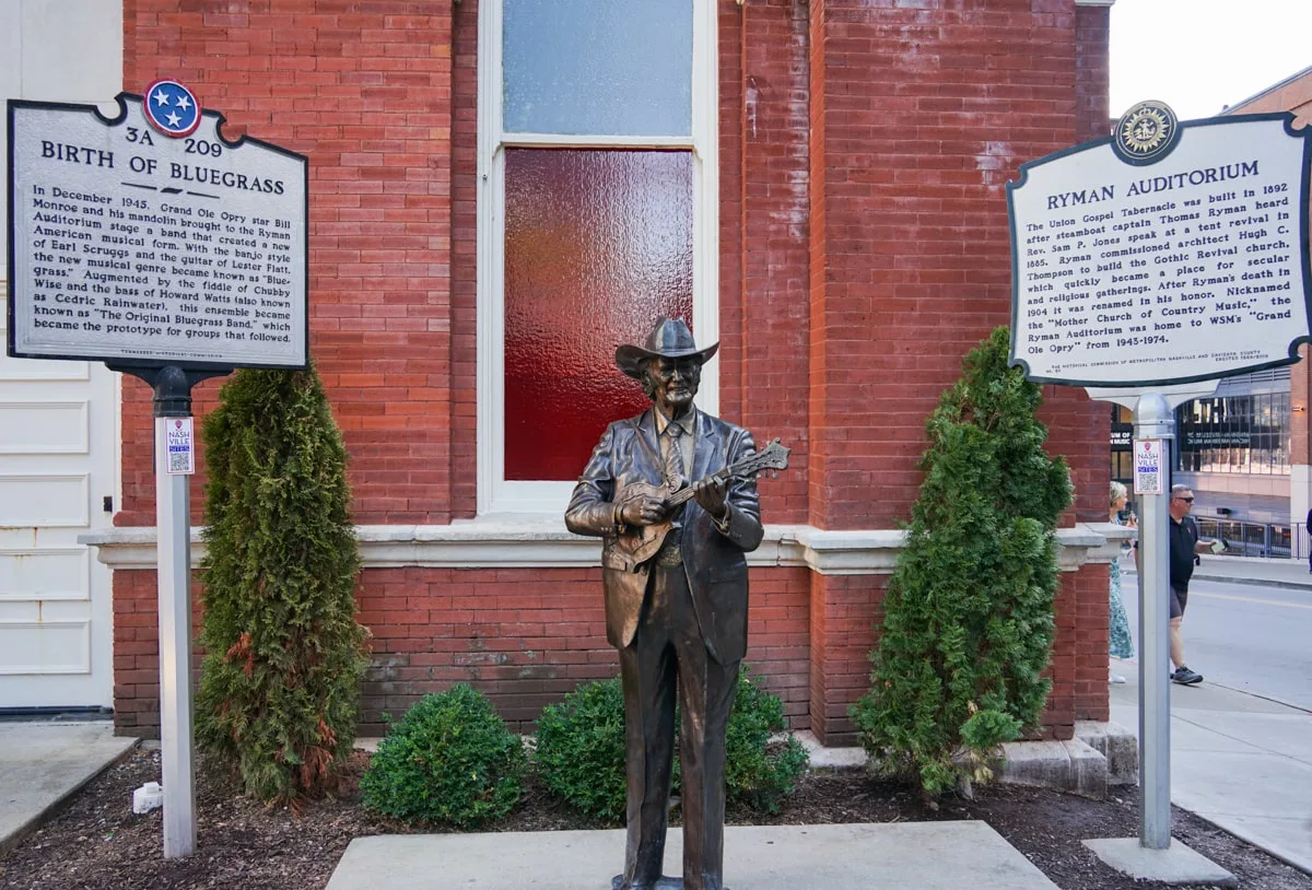 The ryman auditorium statue and signs in nashville tn