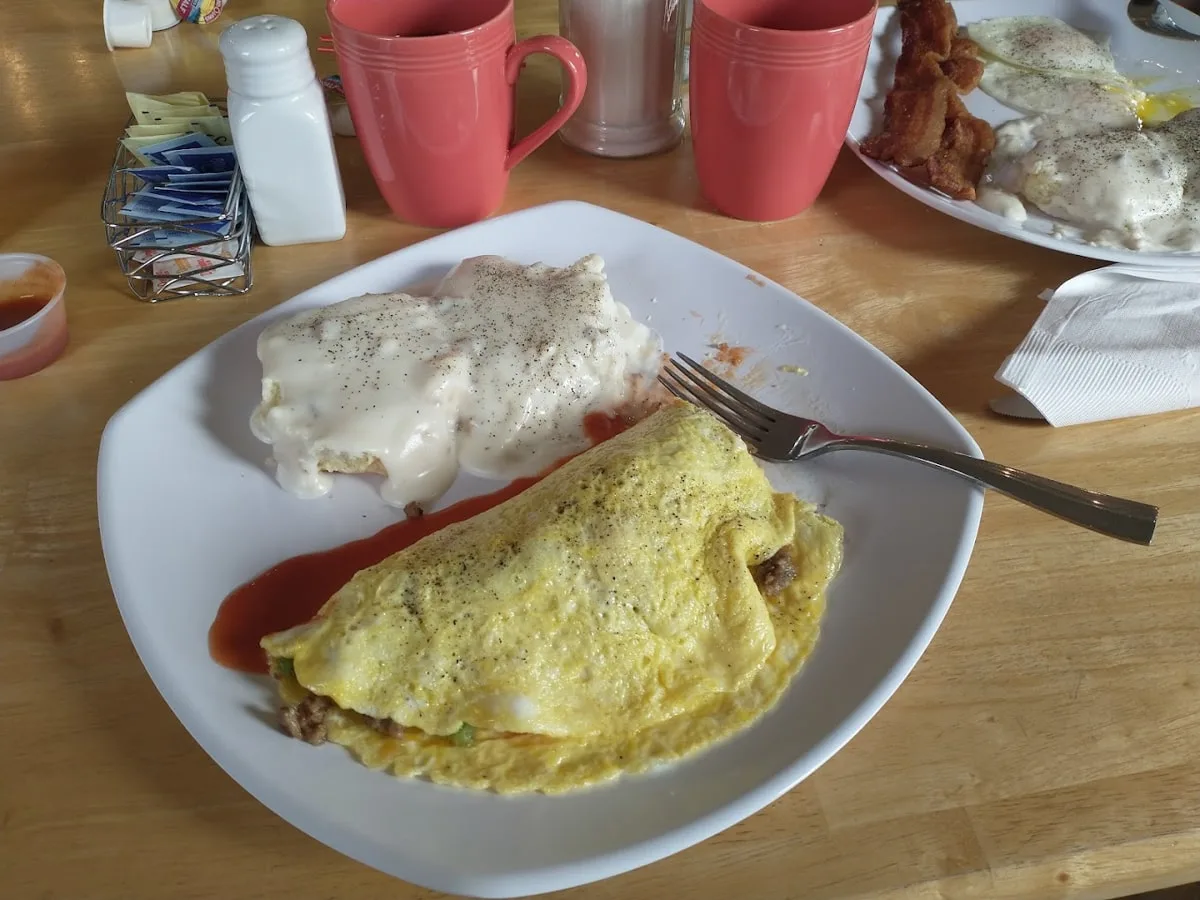 omelette and biscuits and gravy at dogwood cafe in erwin tn