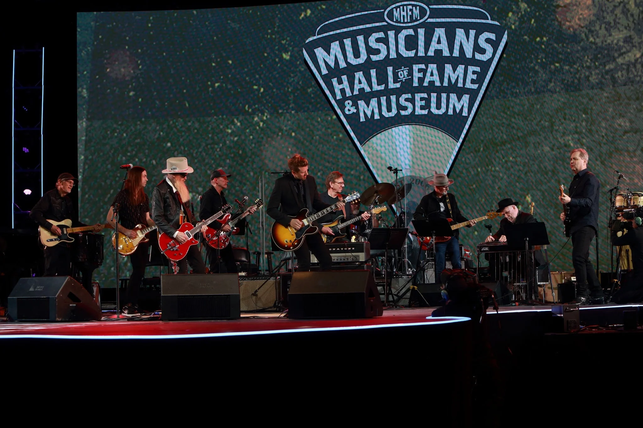 musicians playing music at the musicians hall of fame and museum in nashville tn