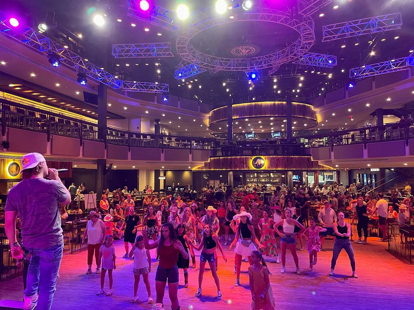 people dancing at the wildhorse saloon