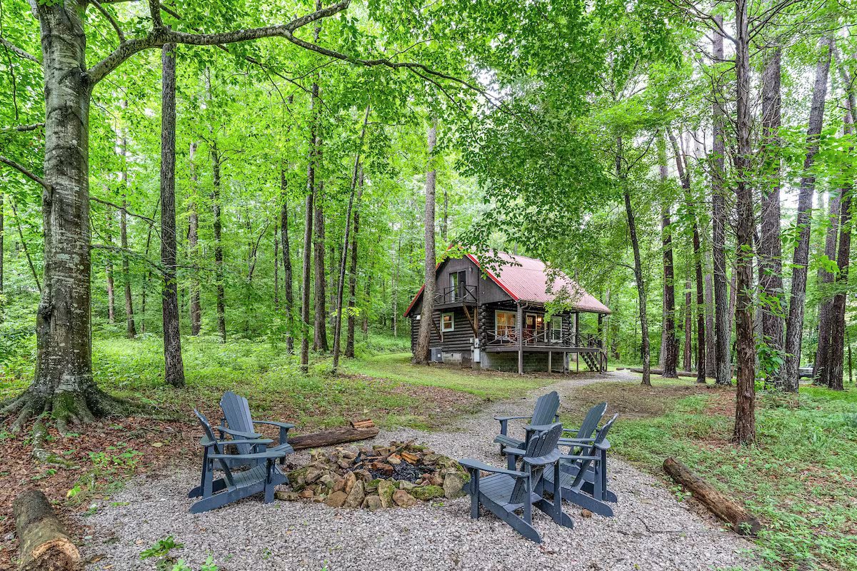 a red roof cabin in the woods with a firepit near nashville tn 