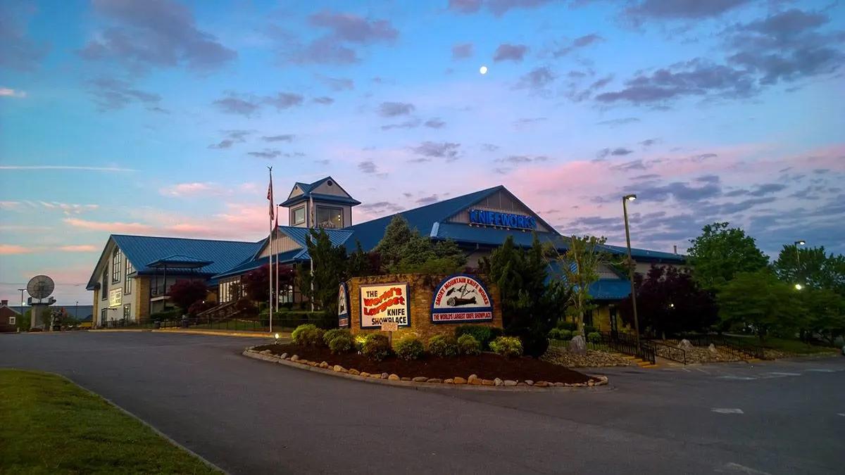 building of smoky mountain knife works at sunset in sevierville tn 