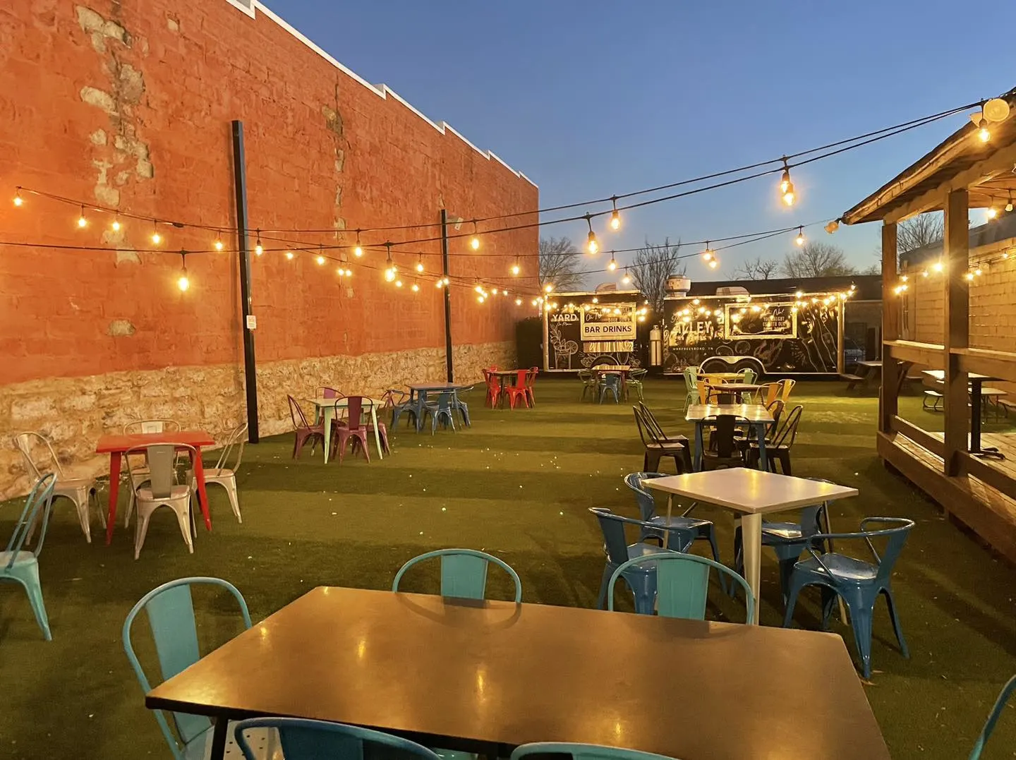 outdoor patio at night with a food truck and overhead twinlking lights at the alley on main in murfreesboro