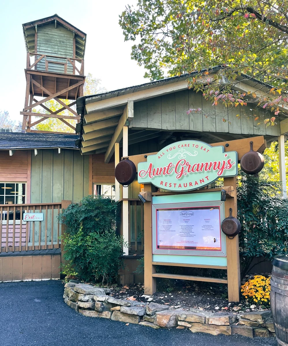 aunt granny's all you can eat restaurant in dollywood theme park