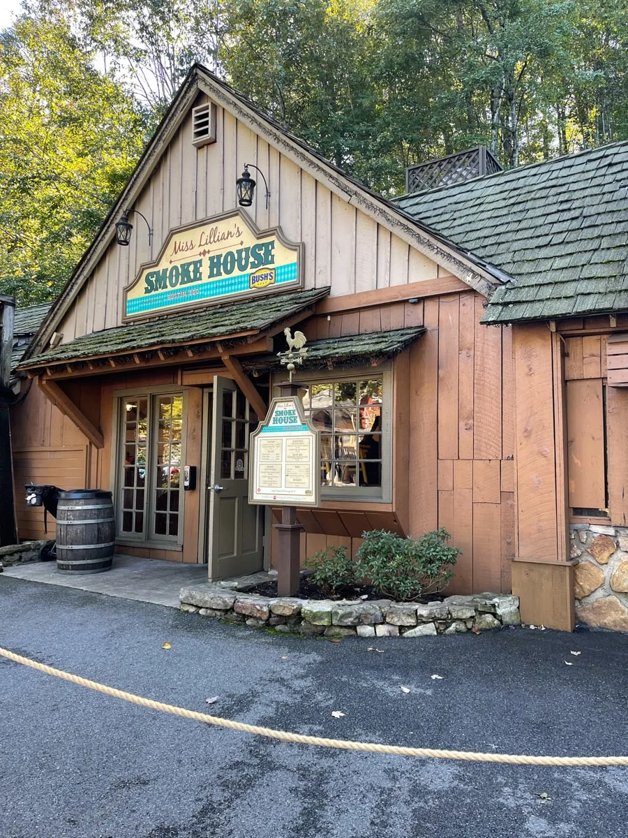 entrance to miss lillian's smokehouse in Dollywood theme park 