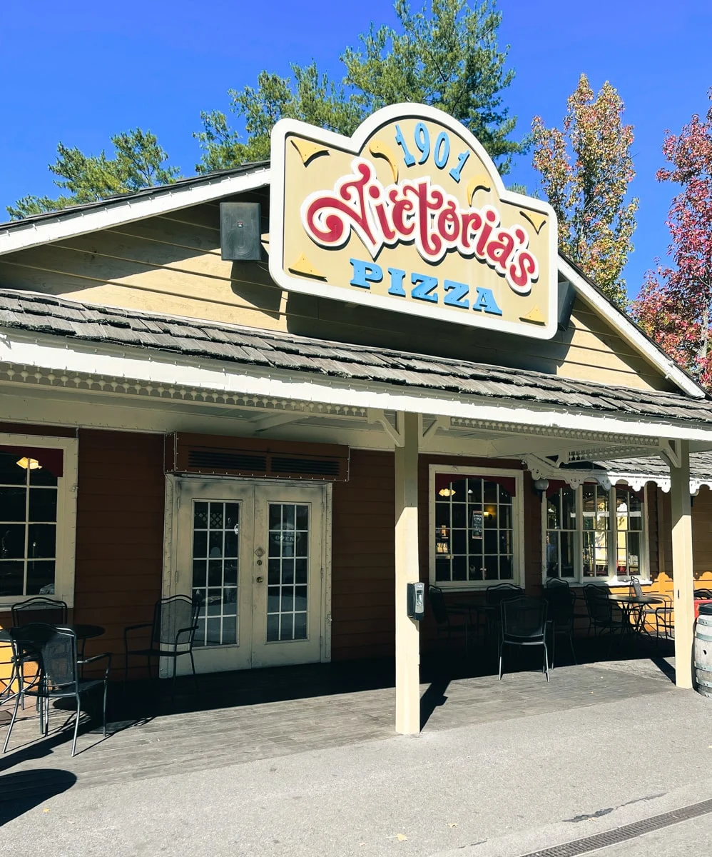 entrance to victoria's pizza in dollywood theme park