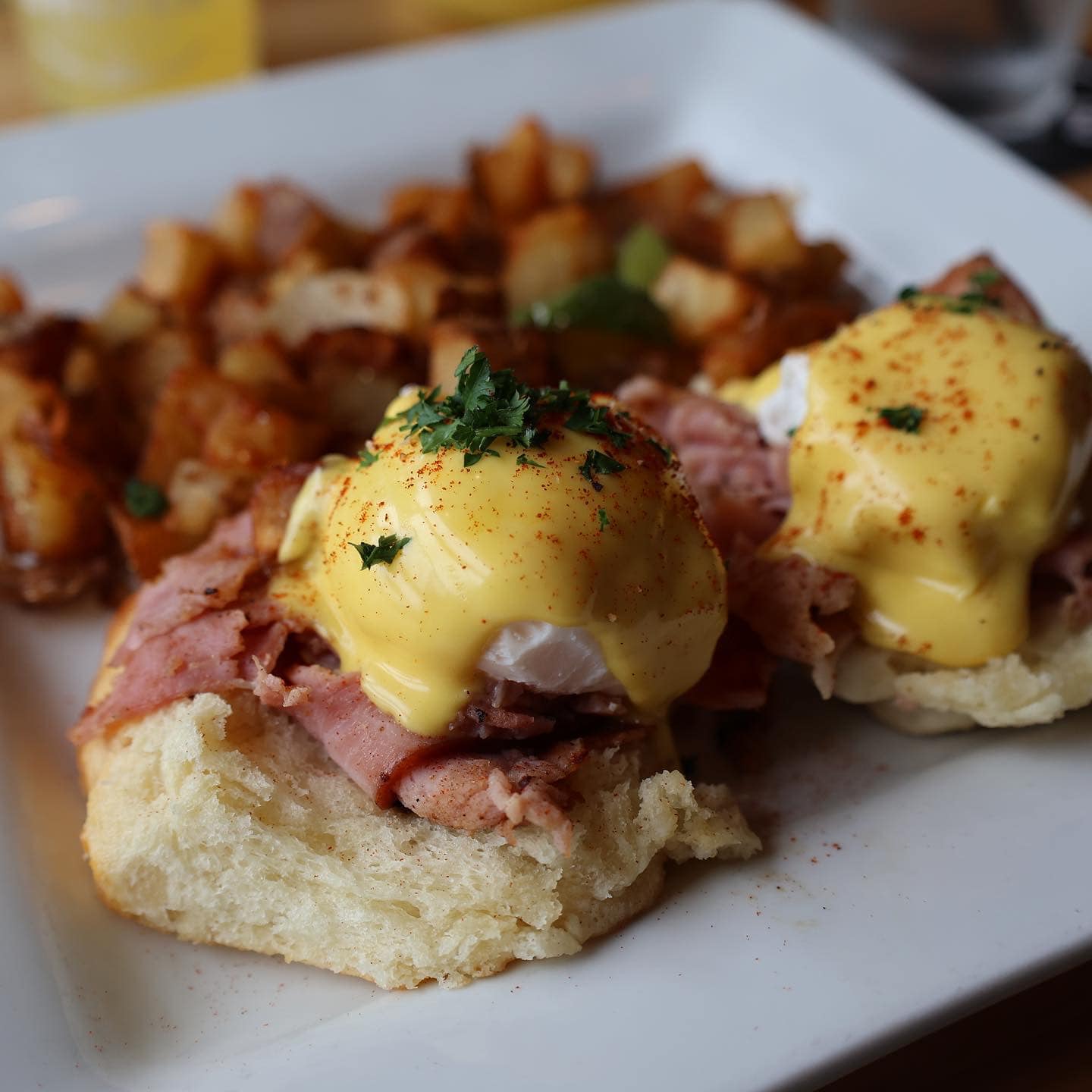 eggs benedict with biscuits, ham, and eggs, with hollandaise sauce at balter beerworks for brunch on new years in knoxville 