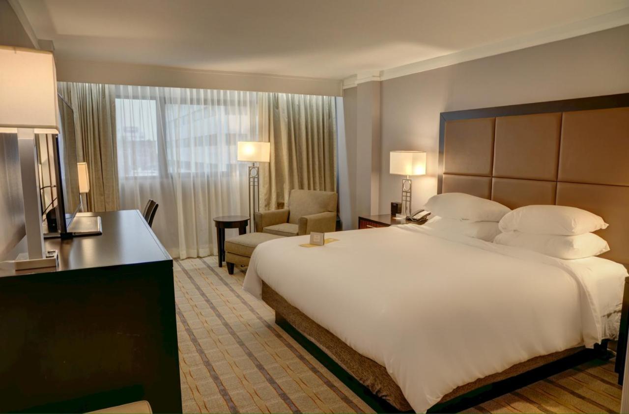 large king bed with white comfortable comforter and modern decor at the crowne plaza hotel in knoxville tn 
