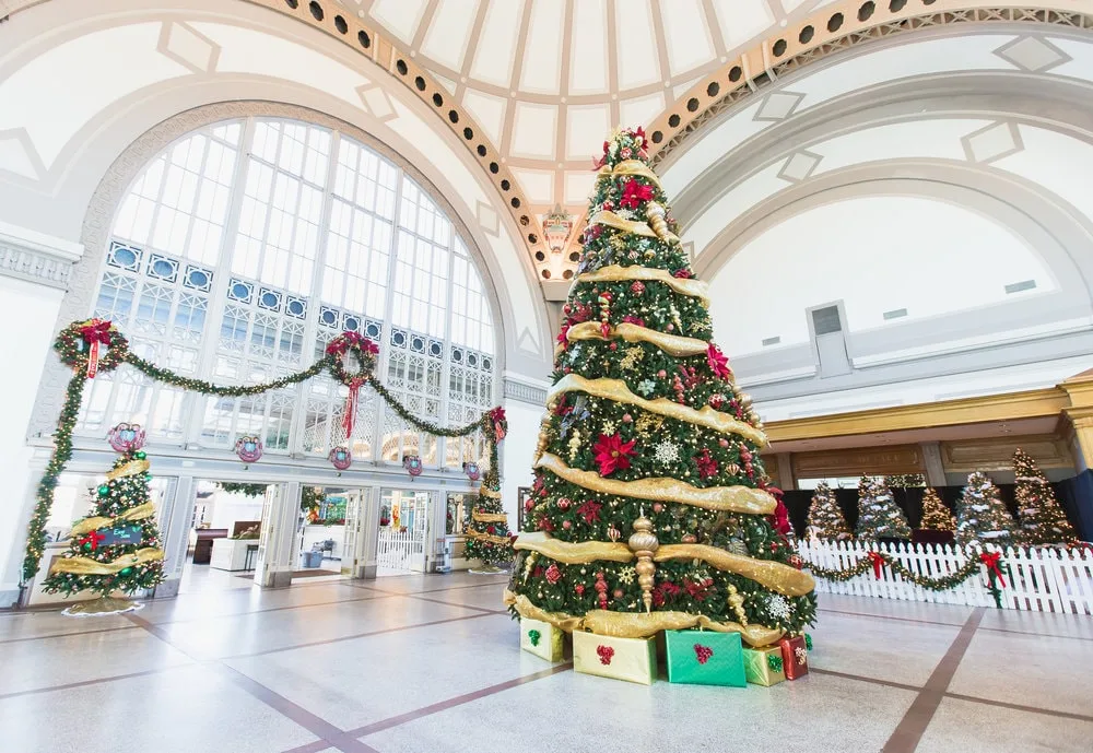 the entrance at the chattanooga choo choo with a large christmas tree deocrated for winter in chattanooga