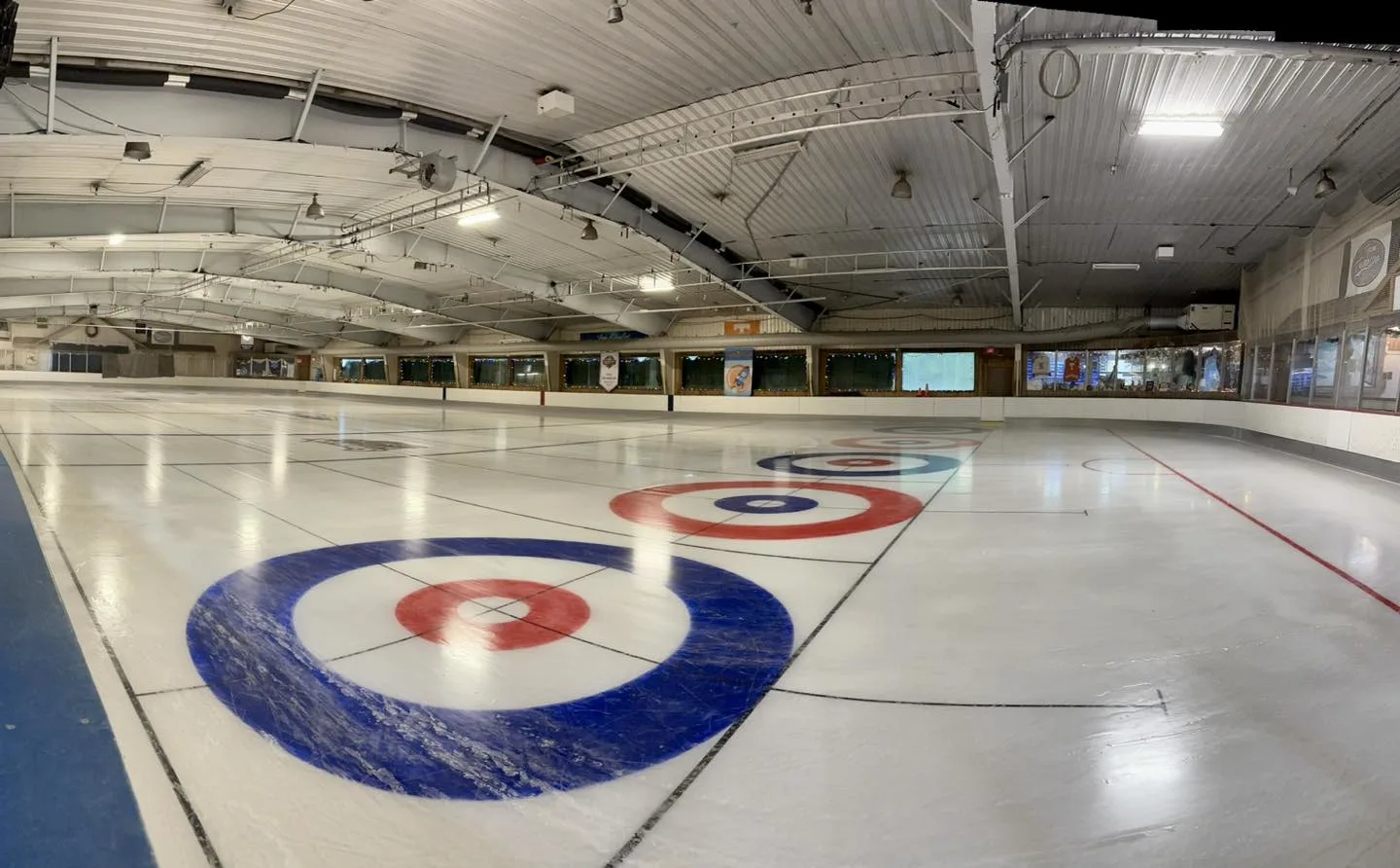 the inside of the ice chalet skating rink in knoxville tn 