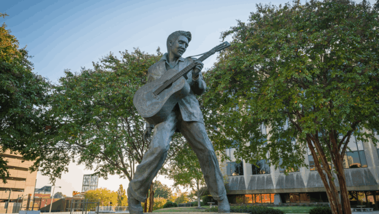 8 Memphis Landmarks to Visit If You're Obsessed With Elvis