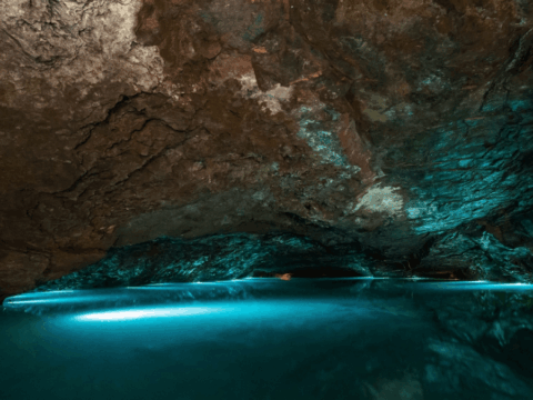 Tennessee Caves & Caverns You Can Actually Tour (Yes, They're Unreal)
