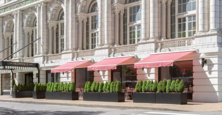 This Legendary Hotel Is a Nashville Holiday Tradition You Can’t Miss