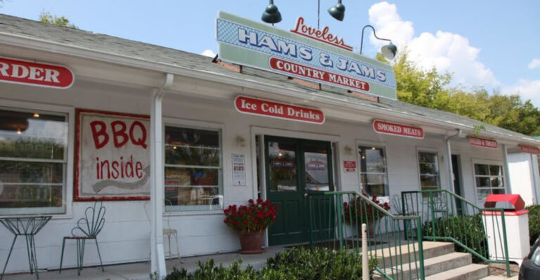 This Tennessee Restaurant Serves the Best Biscuits in the Entire South