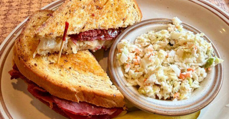 10 Best “Post-Hike” Food Spots Near the Smokies