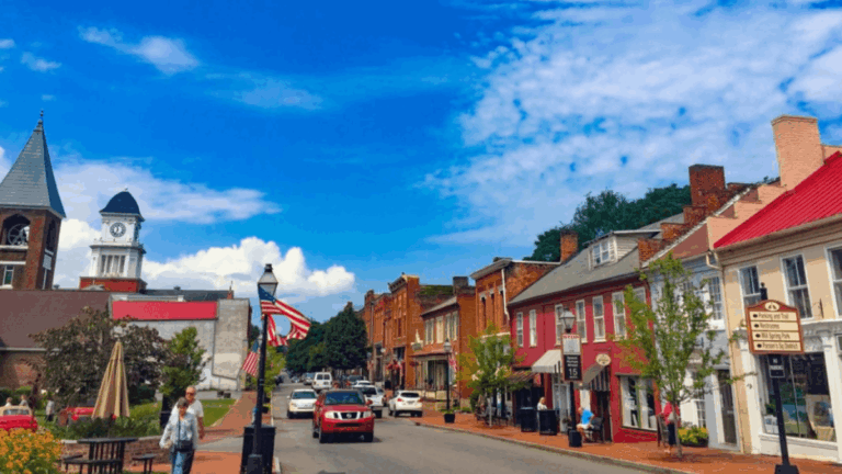 6 Tennessee Small Towns With Shockingly Beautiful Main Streets