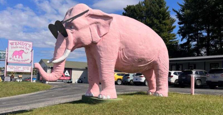 7 Best Weird Roadside Attractions in Tennessee (Actually Worth Stopping For)