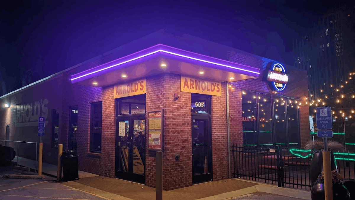 9 Timeless Tennessee Eateries Still Doing Things the Old-School Way