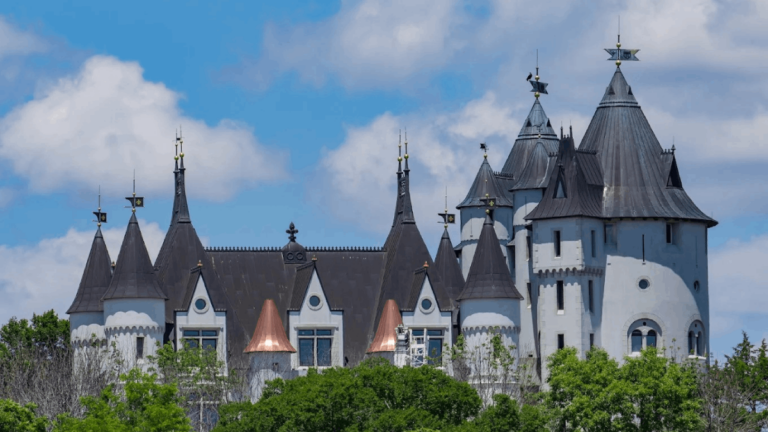 Hidden in Tennessee Is a Magical Castle That Feels Straight-Up Unreal