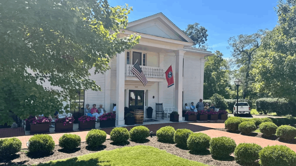 If You Love Fried Catfish, Locals Say This Historic Tennessee Restaurant Is a Must