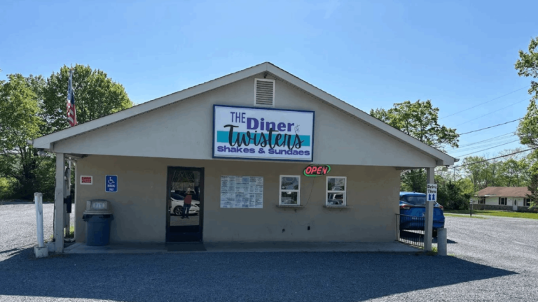 Tennesseans Are Driving Miles for the Outrageously Good Banana Split at This Iconic Diner