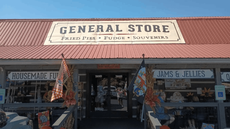 Tennessee Locals Have Been Eating at This Legendary Restaurant Since 1992