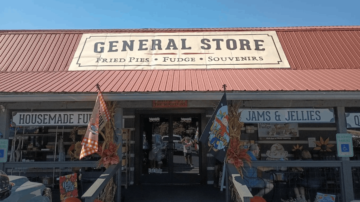 Tennessee Locals Have Been Eating at This Legendary Restaurant Since 1992