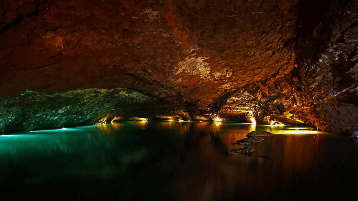 This Tennessee Cave Stays 58 Degrees Year-Round—and It's the Perfect Cold-Weather Escape