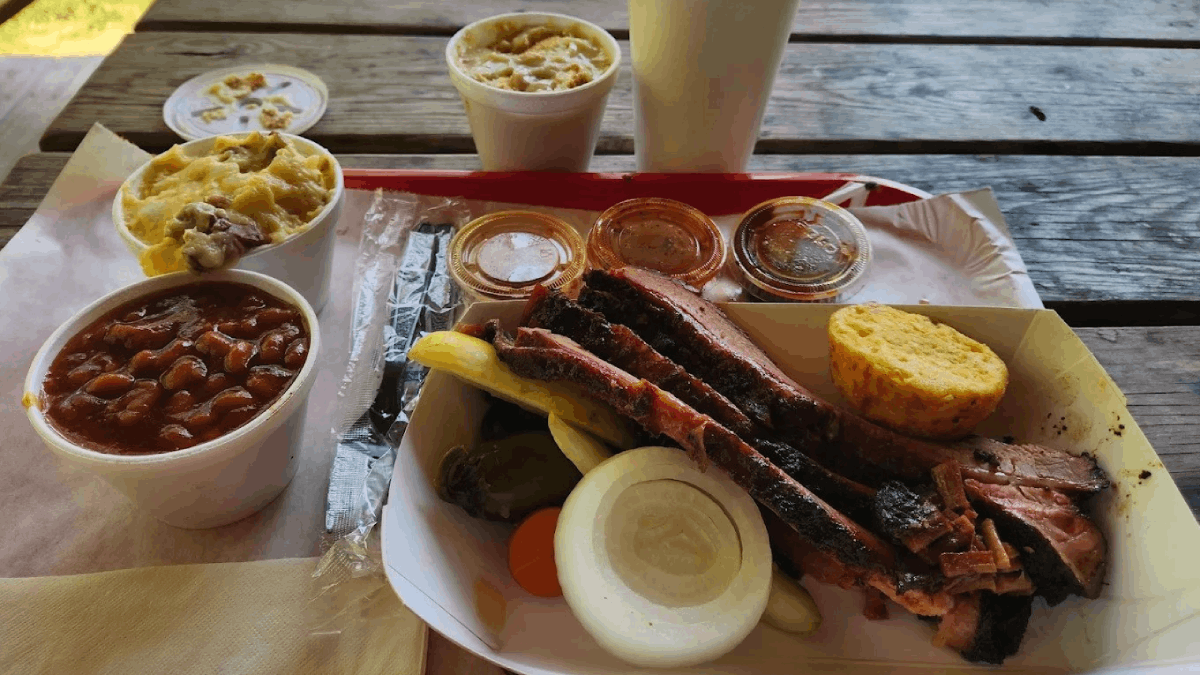 This Tennessee Roadside Stop Might Serve the Best Smoked Brisket in the State