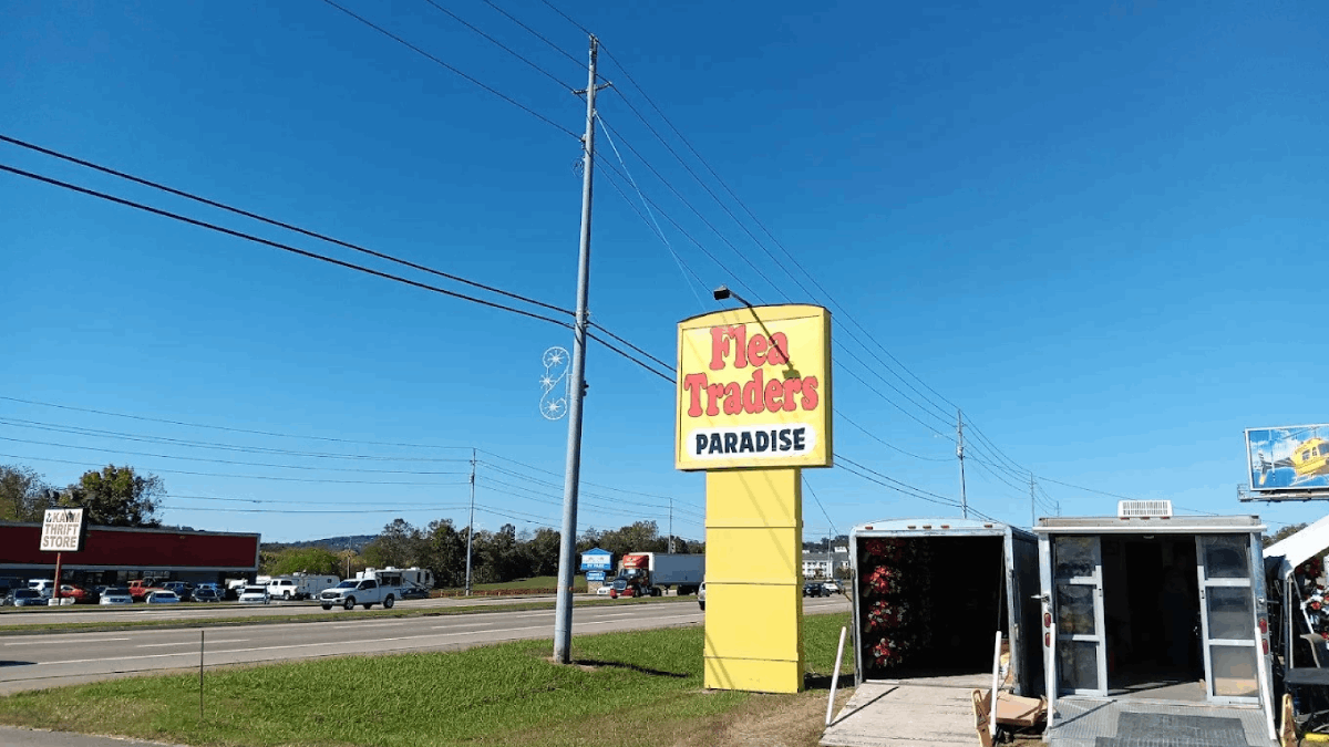 You Can Fill an Entire Cart for $25 at This Massive Tennessee Flea Market