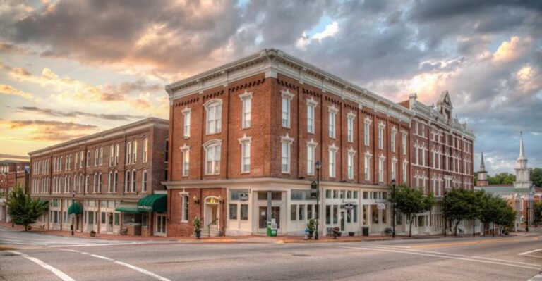 One of Tennessee’s Prettiest Main Streets Is Hiding in Plain Sight