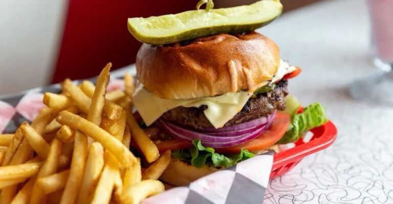 The Cheeseburger at This Old-Fashioned Tennessee Diner Is Seriously Next-Level
