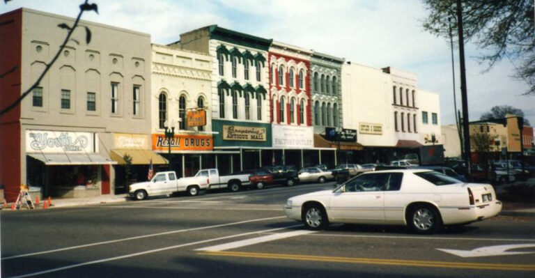 The Peaceful Tennessee Town Where Life Is Slower, Cheaper, and Simpler