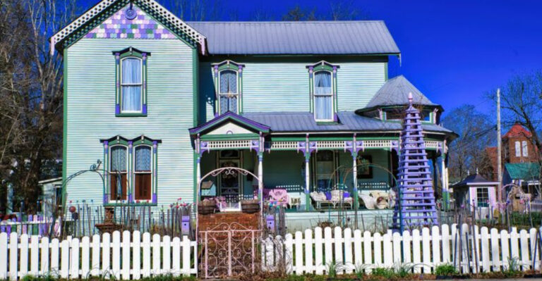 The Tennessee Town That Feels Like a Hallmark Movie, Minus the Crowds