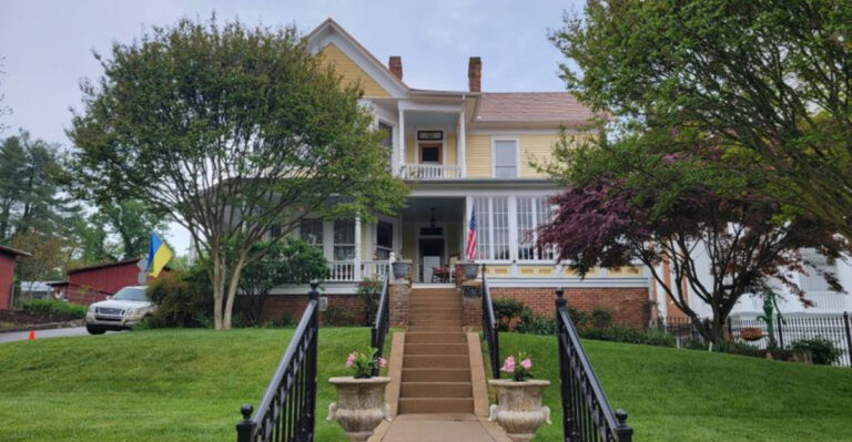 This Tennessee Town Is One of the Most Charming Places to Live If You Want Slow Life