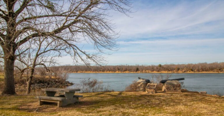 This Tiny Tennessee River Town Is the Perfect Slow-Weekend Escape