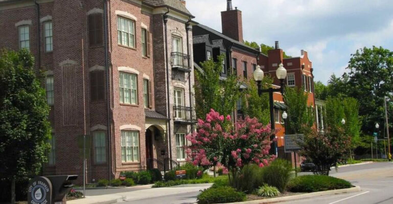 This Underrated Tennessee Town Has a Downtown That’s Weirdly Addictive